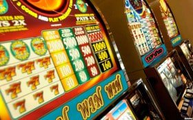 Treasure-themed Pirate Gold slot guide on 89999bet with bold esports inspired styling
