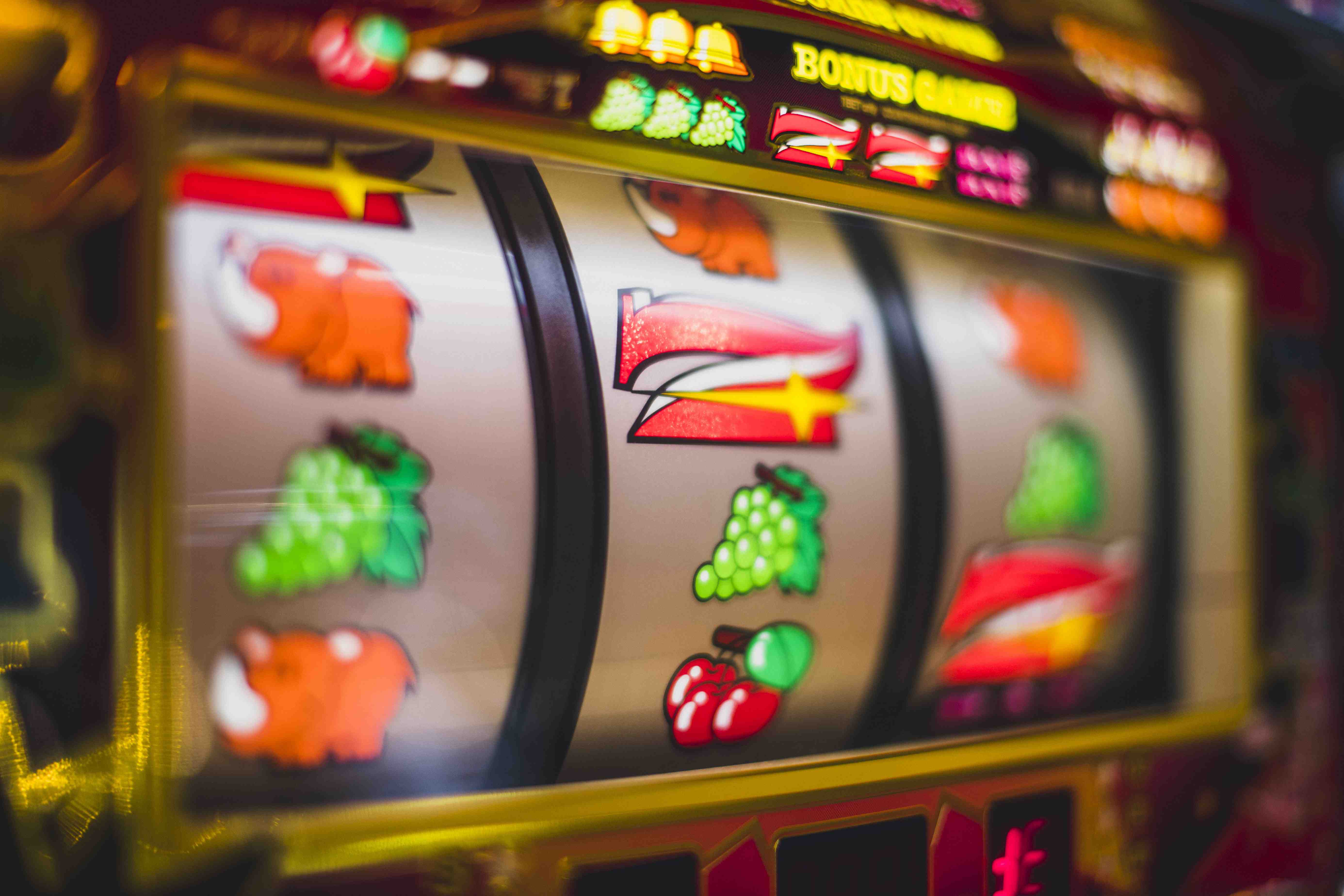 Private account access while browsing 89999bet live table games on a shared phone